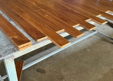 SÀN GỖ TEAK LÀO TẠI NHÀ MÁY SÀN GỖ VIỆT ÚC 