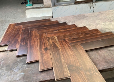 🌳 Sàn Gỗ Chiu Liu Lào Xương Cá – Sản Xuất Tại Nhà Máy Sàn Gỗ Việt Úc 🌳